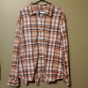 Men's American Eagle super soft everyday shirt.